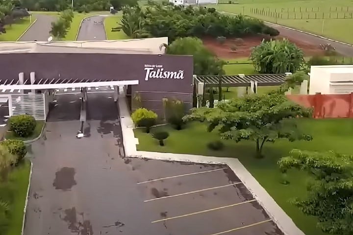 A inspeção aconteceu em duas propriedades vizinhas, a Fazenda Lakanka e a Fazenda Talismã, esta avaliada em R$ 60 milhões. Ambas compartilham a mesma área agrícola.