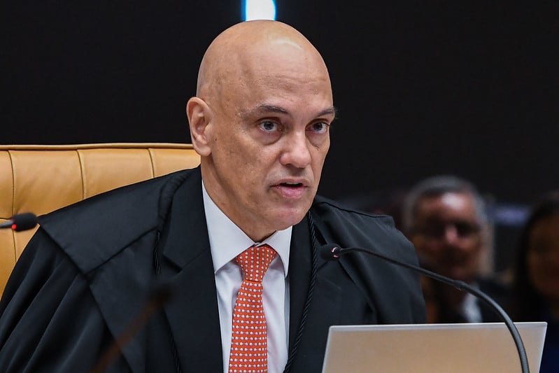 Alexandre de Moraes determinou a suspensão do X  depois que a empresa não cumpriu a ordem do ministro de nomear um novo representante legal no país. 