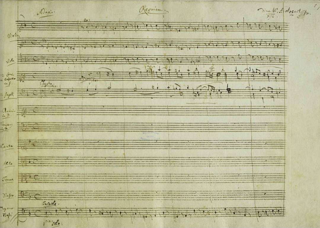 O Réquiem em ré menor, K. 626 , que Mozart começou a compor quando estava doente, tornou-se famosa por seu significado de despedida e pelo poder de causar comoção. A obra foi concluída por discípulos do genial músico. 