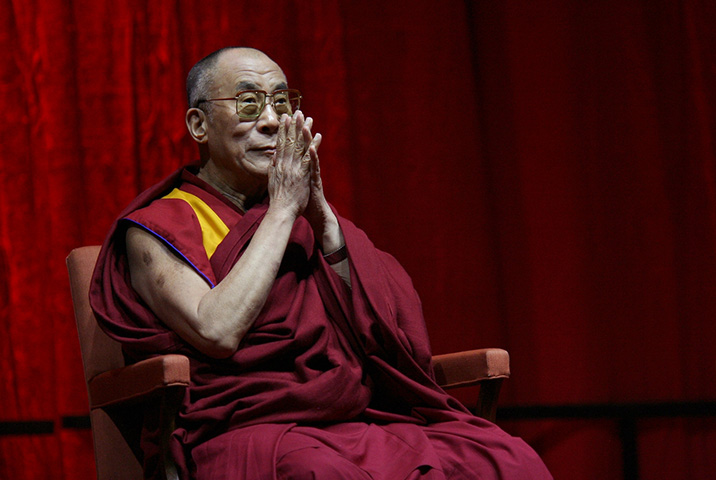 Tensin Gyatso - 14º Dalai Lama - Nascido em 6/7/1935, é líder espiritual do Budismo Tibetano (dalai lama é a expressão dessa linhagem espiritual). Prêmio Nobel da Paz em 1989. A revista Time o nomeou Filho de Mahatma Gandhi.  