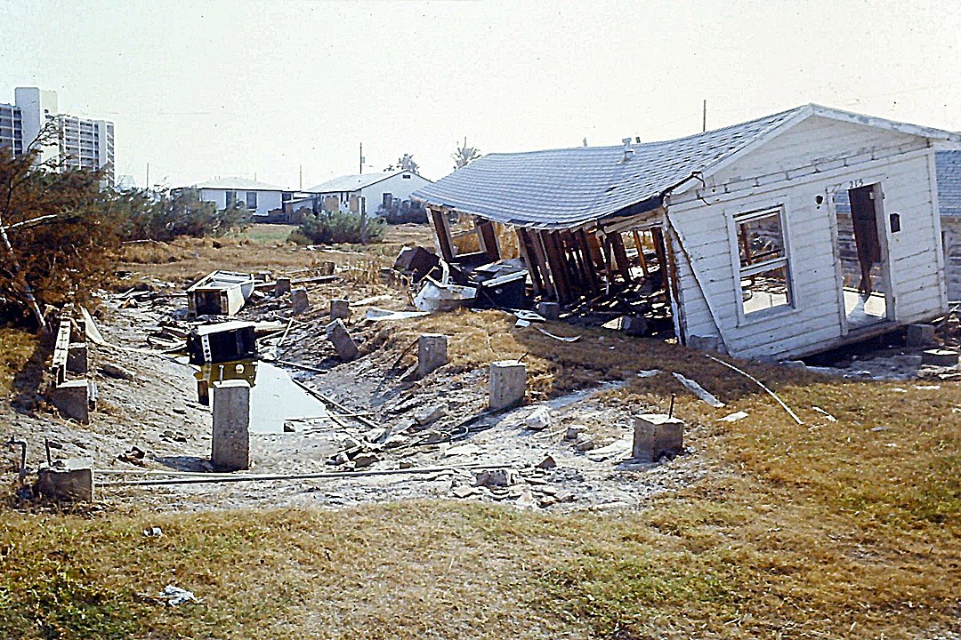 Furacão Allen - Em agosto de 1980 chegou a sustentar por um minuto a velocidade recorde de 310 km/h. Este furacão atingiu o Caribe, México e sul do Texas. Deixou 269 mortos. 