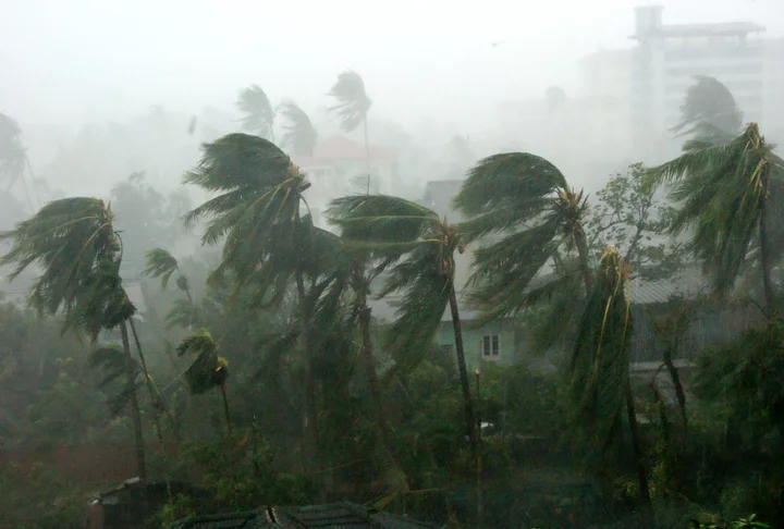 Nargis - Em 27/4/2008, percorreu países da Ásia. Causou devastação ao longo do delta do rio Irauádi, em Mianmar, uma das áreas mais densamente povoadas do mundo. O governo mianmarense declarou cinco regiões como áreas de desastre.. Cerca de140 mil pessoas morreram.