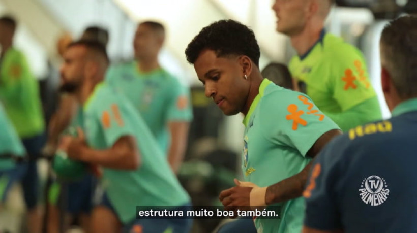 Rodrygo rasga elogios à estrutura do Palmeiras