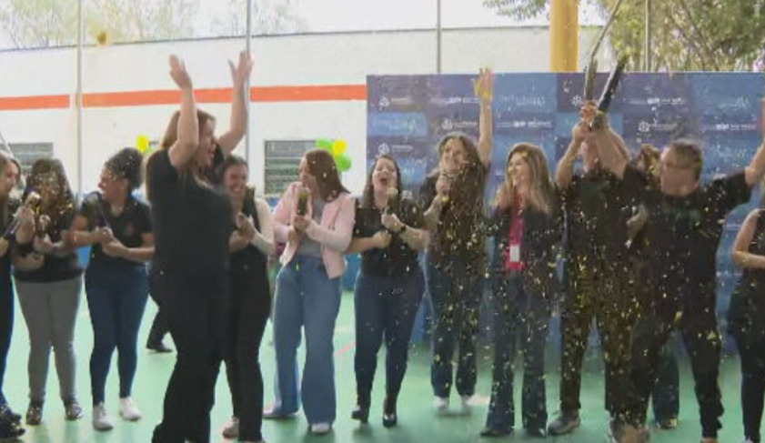 A Escola Estadual Pedro Costa, na Vila Isolina Mazzei, em São Paulo, tornou-se finalista do prêmio internacional World's Best School (Melhor Escola do Mundo) na categoria 'Colaboração da Comunidade). São 3 finalistas do mundo. Só essa escola é do Brasil. 