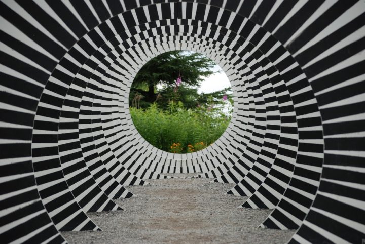 Ela é marcada pela experimentação com novas formas, técnicas e materiais, abordando temas como a subjetividade, o abstracionismo, a industrialização e a vida moderna.