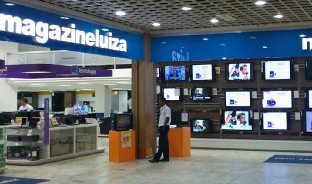 Terceiro: fundada em 1957 em Franca, São Paulo, a Magazine Luiza é uma das maiores redes de varejo do Brasil, com um faturamento de R$ 60 bilhões em 2023. A empresa começou como uma pequena loja de presentes e evoluiu para se tornar uma das líderes no varejo de eletroeletrônicos e móveis.