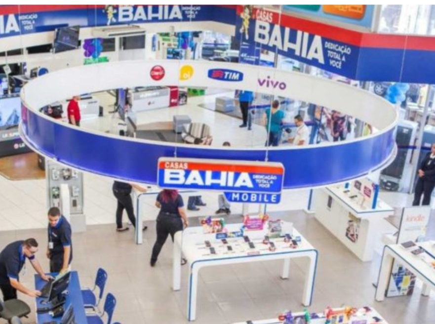 A Casas Bahia, que começou como uma loja de eletrodomésticos em São Caetano do Sul, expandiu-se para uma ampla rede de lojas em todo o Brasil, mantendo uma forte presença no mercado de bens duráveis.