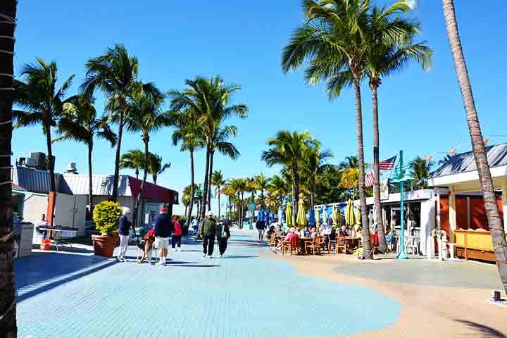 Localizada no sudeste dos Estados Unidos, a península da Flórida é um dos principais destinos turísticos do país. 
