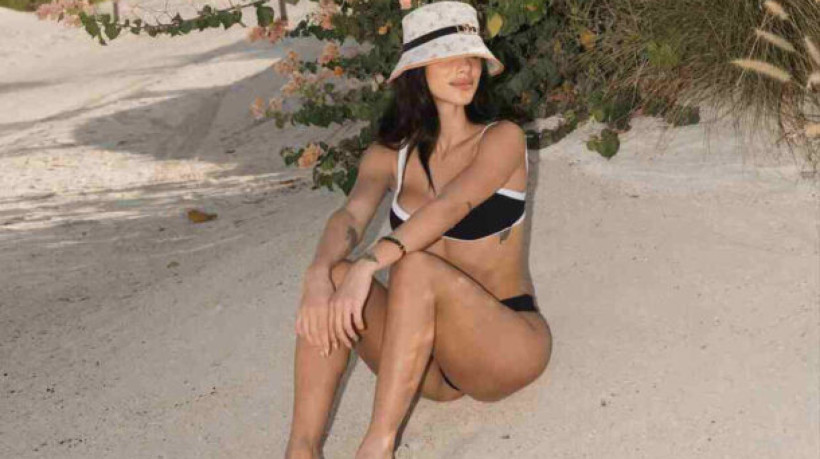 Mãe de Mavie, fruto da relação com Neymar, Bruna Biancardi ostentou sua boa forma usando um biquíni durante um passeio de bicicleta