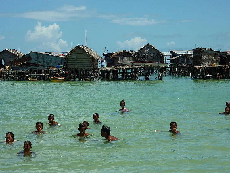 O povo Bajau, do sudeste asiático, consegue permanecer submerso muito mais tempo do que outros seres humanos.