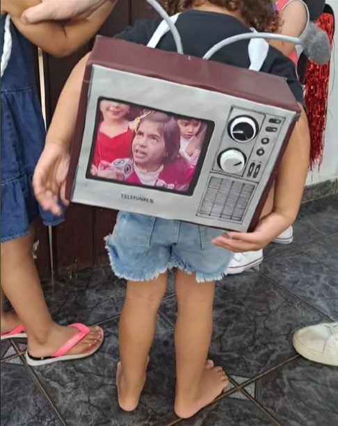 Conhecido como o Dia da Mochila Maluca, a data pede para que as crianças vão para a escola com suas mochilas decoradas e personalizadas de formas criativas.