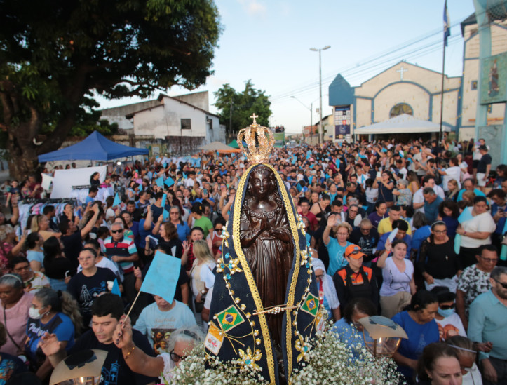 FORTALEZA-CE, BRASIL, 12-10-2024: Procissão de Nossa Senhora Aparecida. Montese.  (foto: Fabio Lima/ OPOVO)