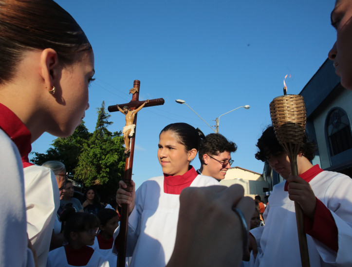 FORTALEZA-CE, BRASIL, 12-10-2024: Procissão de Nossa Senhora Aparecida. Montese.  (foto: Fabio Lima/ OPOVO)