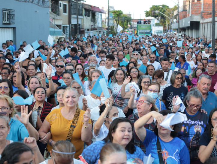 FORTALEZA-CE, BRASIL, 12-10-2024: Procissão de Nossa Senhora Aparecida. Montese.  (foto: Fabio Lima/ OPOVO)