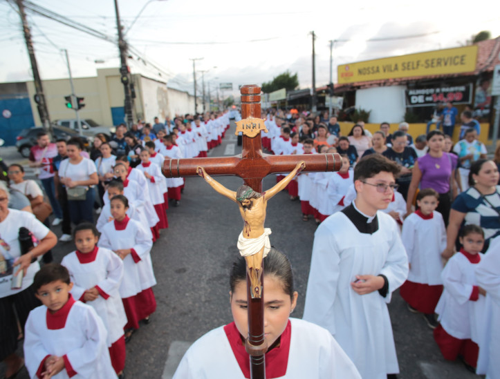 FORTALEZA-CE, BRASIL, 12-10-2024: Procissão de Nossa Senhora Aparecida. Montese.  (foto: Fabio Lima/ OPOVO)