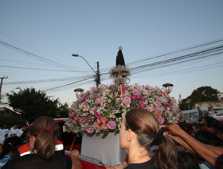 FORTALEZA-CE, BRASIL, 12-10-2024: Procissão de Nossa Senhora Aparecida. Montese.  (foto: Fabio Lima/ OPOVO)