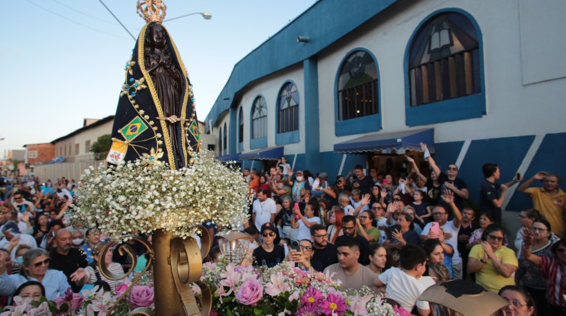 FORTALEZA-CE, BRASIL, 12-10-2024: Procissão de Nossa Senhora Aparecida. Montese.  (foto: Fabio Lima/ OPOVO)