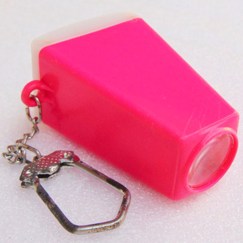 Voltando mais ao tempo, existia esse monóculo, que servia para ver fotos como se fosse em 3D. Era um espanto na época. 