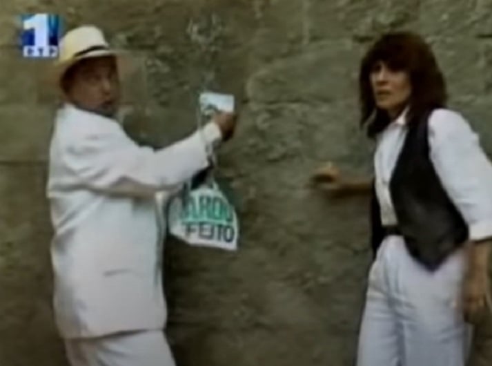 Lima Duarte, Renata Sorrah,  Adriana Esteves e Fábio Júnior fizeram parte de Pedra sobre Pedra, obra que tinha como enredo um amor entre pessoas de famílias rivais e que se passa na fictícia cidade de Resplendor, na Chapada Diamantina, sertão da Bahia. 