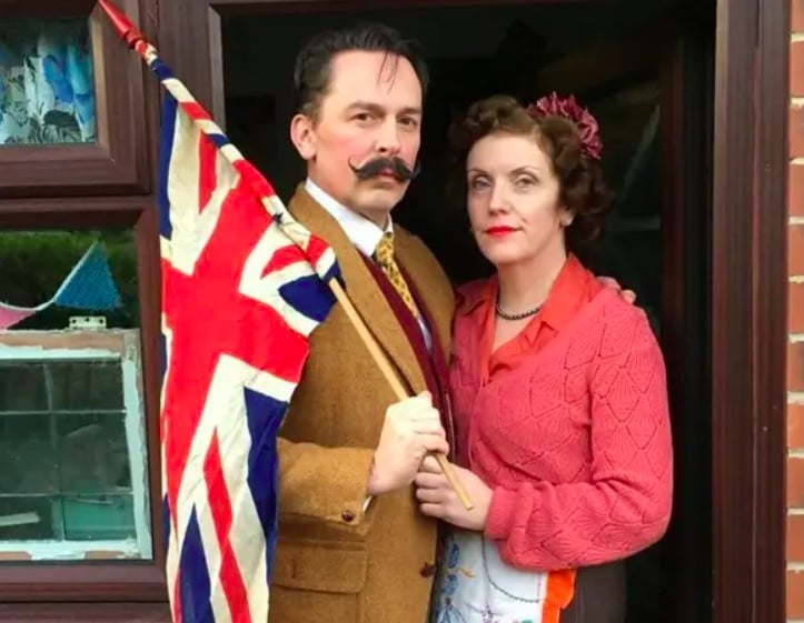 O mais inusitado é que esse não é o primeiro casal que decidiu viver nos anos 1940. Em 2019, a mídia britânica reportou o caso de Dean Turner e Lynda Easton, que também optaram por viajar para a mesma época.