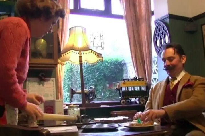 Hoje, ouvimos muitos relatos [no Reino Unido] de delitos com armas brancas e gente que tem medo de sair de casa à noite. Naquela época, ainda que houvesse uma guerra, todos trabalhavam juntos e somavam forças, acrescentou.