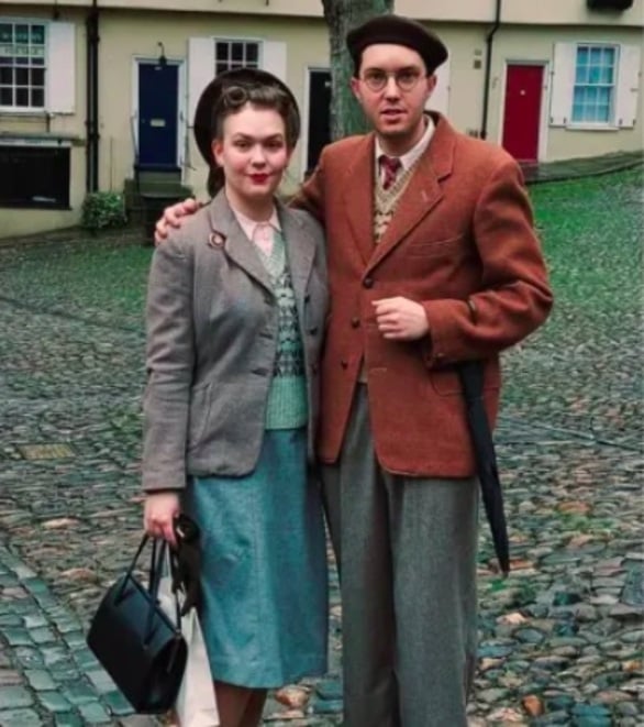 O perfil de Greg no Instagram conta com cerca de 9 mil seguidores (até o dia 30/07/24). Ele frequentemente compartilha fotos com a esposa e detalhes do cotidiano dos dois.