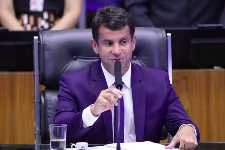 Em um comunicado divulgado na sexta-feira (11/10), Dr. Luizinho declarou que lamenta profundamente o ocorrido e espera que os responsáveis pelos erros sejam devidamente punidos.