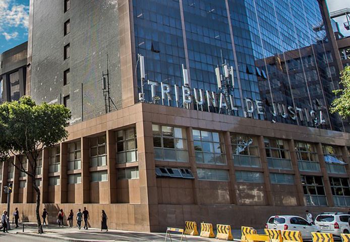 O Plantão Judiciário do Tribunal de Justiça do Rio de Janeiro emitiu 11 mandados de busca e apreensão nesta segunda-feira (14), que começaram a ser executados por agentes da Delegacia do Consumidor (Decon).