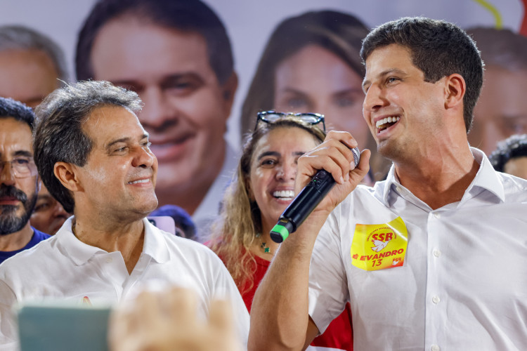 ￼JO&Atilde;O Campos passou por Fortaleza para refor&ccedil;ar campanha de Evandro