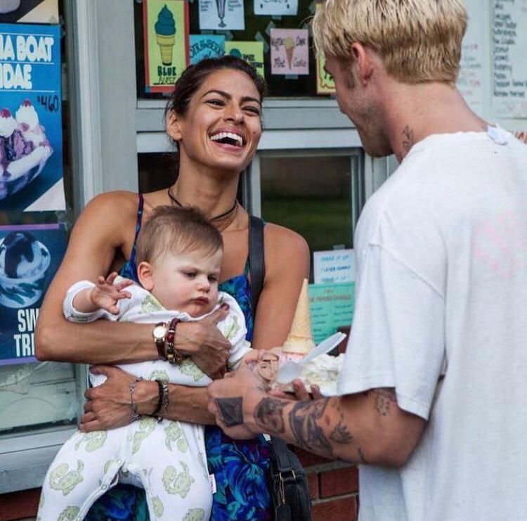 Após o nascimento das meninas, o ator atuou em produções de destaque, mas logo em seguida se afastou das telas por quase 4 anos para passar o máximo de tempo com a família. Depois retornou com a corda toda. 