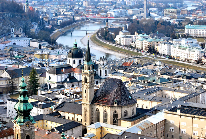 3º) Áustria - População: 9 milhões de habitantes; Capital: Viena; PIB Per capita: US$ 53.764; Índice de Desenvolvimento Humano (IDH): 0,922.