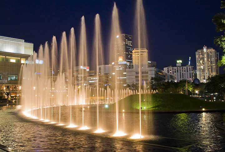 10º) Malásia - População: 34 milhões de habitantes; Capital: Kuala Lumpur Putrajaia; PIB Per capita: US$ 24.520; Índice de Desenvolvimento Humano (IDH): 0,803.