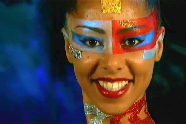 Em 1993, ela voltou para a emissora, quando passou a pintar o corpo e se fixou por 12 anos como rosto do “Carnaval Globeleza”. 

