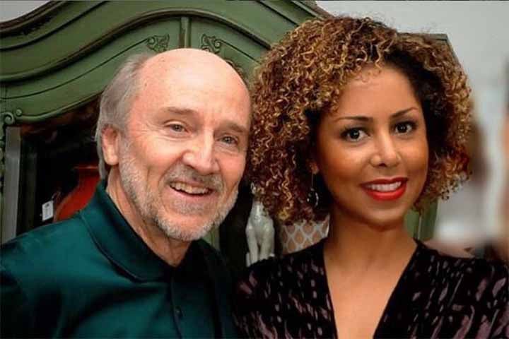 Hans Donner fez o convite para Valenssa participar da vinheta de carnaval da Globo após vê-la participar de uma edição do concurso Garota de Ipanema, em 1989. 
