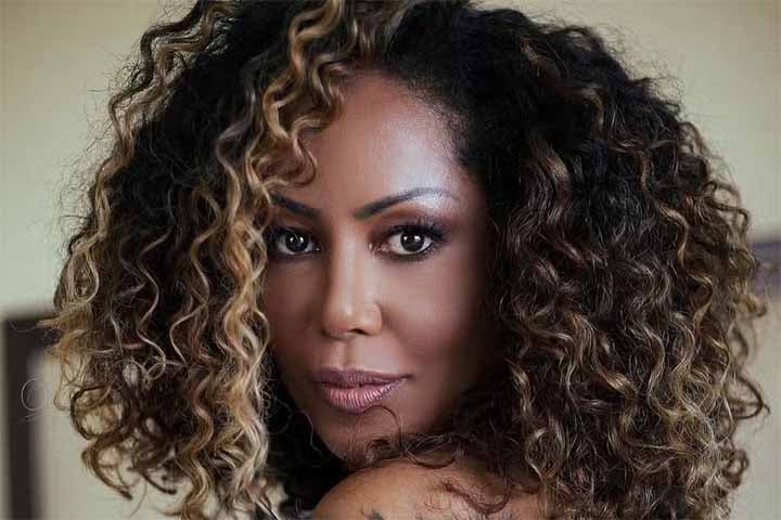 Em 2003, Valenssa fez uma das suas últimas aparições como Globeleza grávida do filho mais velho. Momento único e de muita sensibilidade”, derramou-se. Ela afirmou que a maternidade foi um sonho realizado, após dificuldades para engravidar e durante a gestação.
