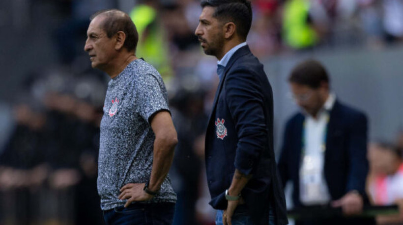 Treinador revelou conversa no intervalo após Athletico empatar a partida, elogiou Memphis e projetou duelo decisivo contra o Flamengo