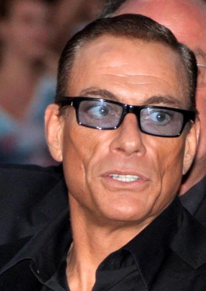 Van Damme chegou a atuar como Predador por dois dias, mas abandonou o projeto por causa da roupa que incomodava e limitava seus movimentos. Em 1988, viu sua carreira despontar com o filme O Grande Dragão Branco, que fez enorme sucesso, sobretudo no Brasil. 