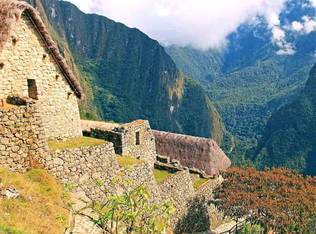 Entre seus generais, estavam Hualpa Yupanqui, Parinango, Curi Paucar e Coya Topa. Eles foram atacados em dois grupos, sendo o primeiro em Chuquichaca, enquanto a segunda coluna, comandada por Arias de Sotelo, atacou por Curahuasi. 