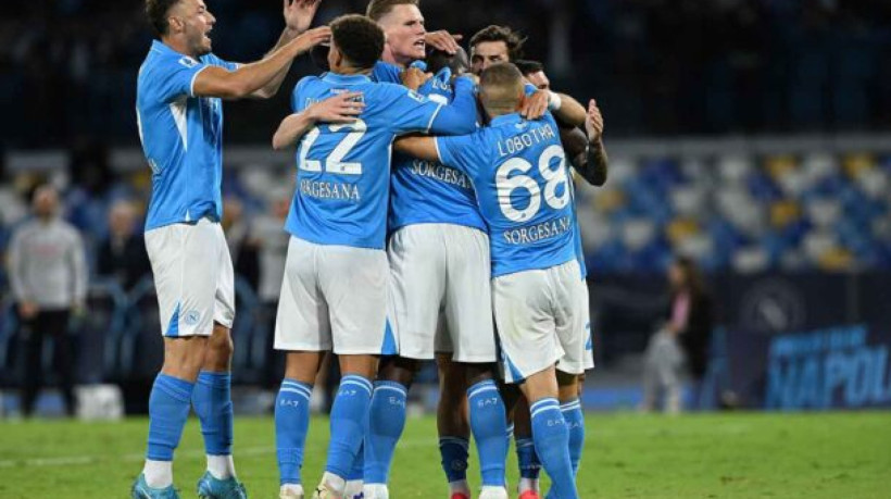 NAPLES, ITALY - OCTOBER 04: Romelu Lukaku of SSC Napoli celebrates after scoring his side second goal during the Serie A match between Napoli and Como at Stadio Diego Armando Maradona on October 04, 2024 in Naples, Italy. (Photo by Francesco Pecoraro/Getty Images)
