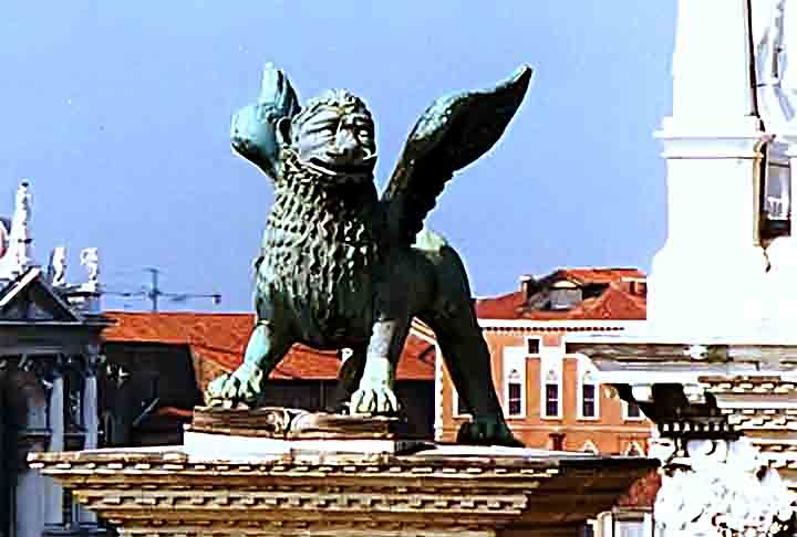 Um estudo revela que o Leão de Veneza, símbolo da cidade na Praça de São Marcos, pode não ter origem na Turquia, como se imaginava, mas, sim, na China. 