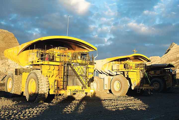 Além disso, a mina é operada de forma independente pela Compañía Minera Antamina SA. Em 2014, os mineiros sindicalizados entraram em greve por salários e benefícios. 