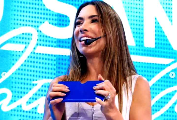 Nos últimos anos, a filha “número 4” de Silvio Santos já vinha sendo a substituta do comunicador no programa de auditório aos domingos. 
