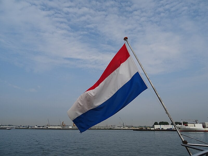 Bélgica, Holanda e Luxemburgo são países europeus que também autorizam as duas formas de suicídio. 
