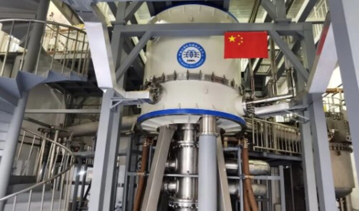 A China conseguiu superar os Estados Unidos ao criar o imã resistente mais potente do mundo.  Ele é capaz de produzir um campo magnético de 42,02 tesla (medida padrão para aferir densidade de fluxo magnético), 800 mil vezes mais forte que o da Terra. 
