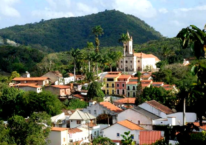 Guaramiranga (CE) - Apesar de ser colonizada por portugueses, é apelidada de “Suíça cearense” e “Cidade das Flores”. Nesta região serrana os termômetros marcam entre 15ºC e 23ºC. Com paisagem natural, o lugar também é propício para o ecoturismo.