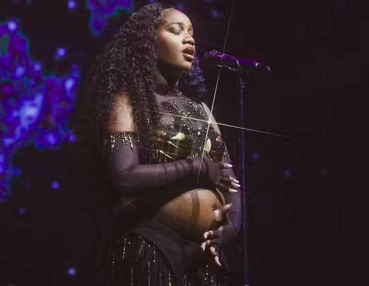 Diante de vários comentários nessa linha, outros seguidores se revoltaram e lamentaram as mensagens de ódio. “Só tem doente. Olha que estão falando de um bebê inocente. Imagina se essa gente tivesse poderes, o que poderiam estar fazendo décadas atrás. A mente do ser humano é perversa e podre”.

