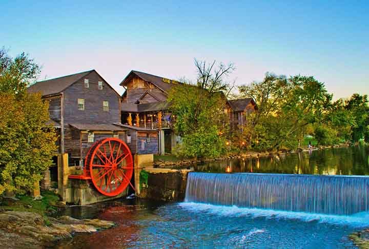 A cidade é famosa por preservar o country tradicional e o estilo de vida das montanhas Apalaches, uma extensa cordilheira dos EUA até o Canadá. 