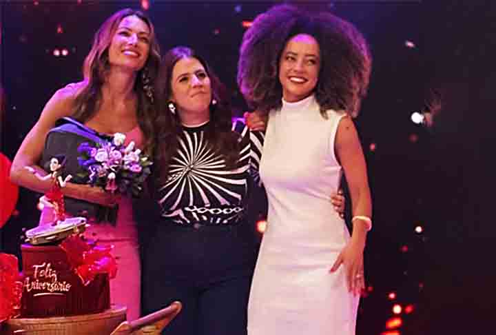 Ela celebrou a data com uma festa para familiares e amigos em Trancoso, na Bahia. No dia seguinte, a apresentadora postou fotos da comemoração.

