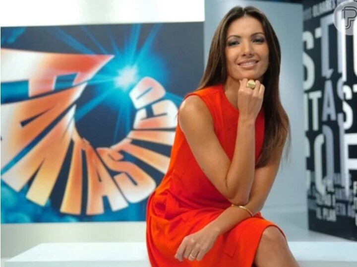 Ela permaneceu no programa das noites de domingo, hoje apresentado por Maju Coutinho e Poliana Abritta, até 2011. 

