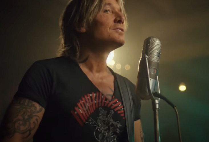 Seja em baladas emocionais ou performances vibrantes, a música de Keith Urban é um reflexo de sua jornada e de sua profunda conexão com o público.